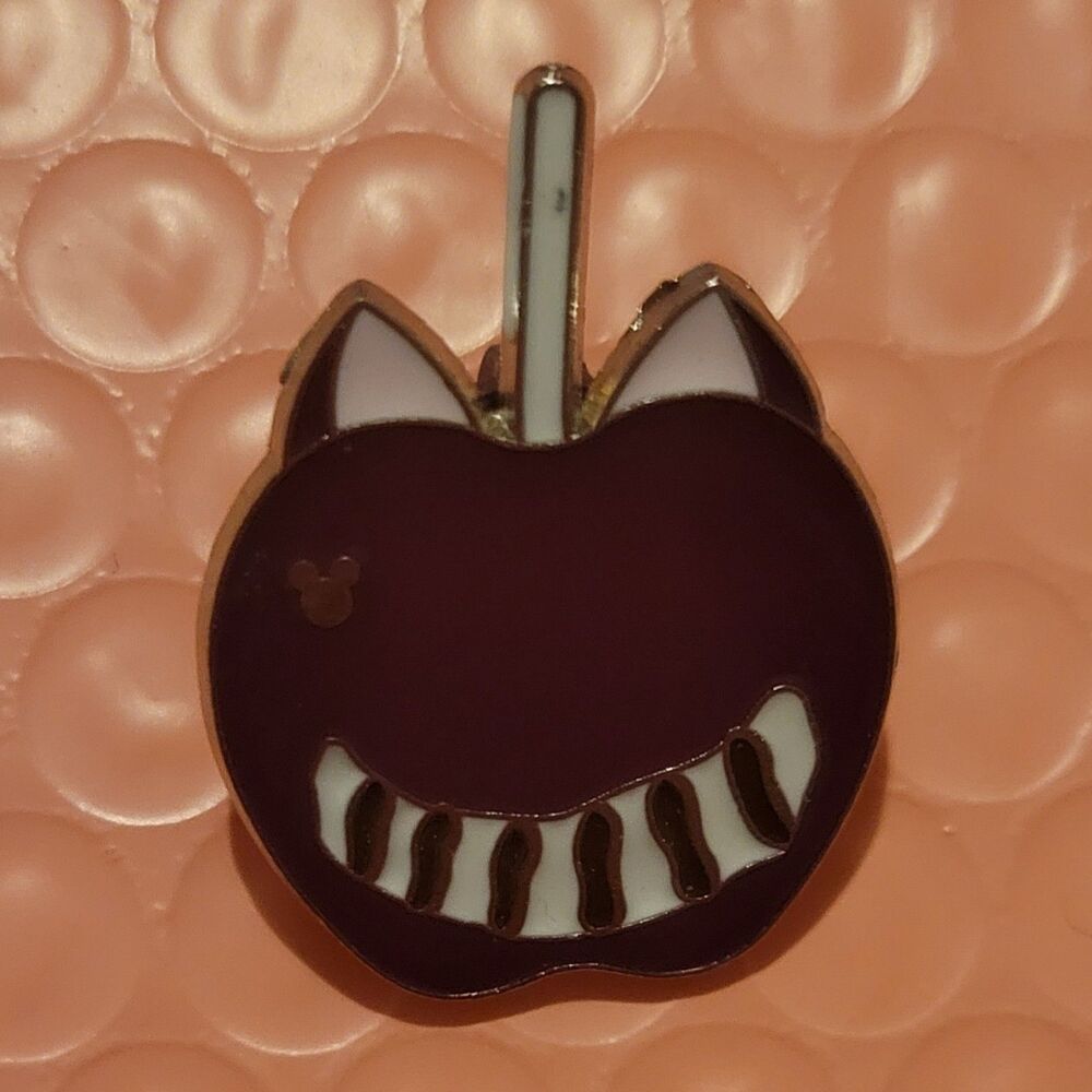 Disney Cheshire Cat from 2015 Hidden Mickey - Character Candy Apples Pin Series